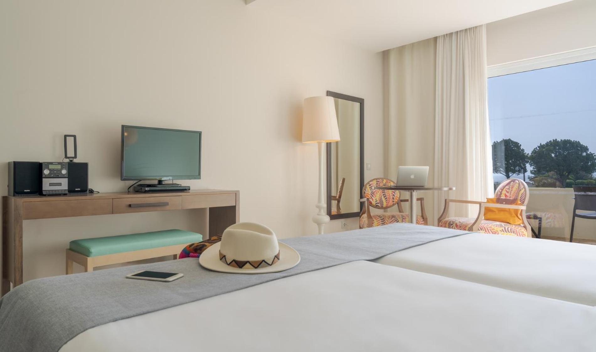 Pestana Alvor Praia Premium Beach & Golf Resort Екстериор снимка A room at the hotel