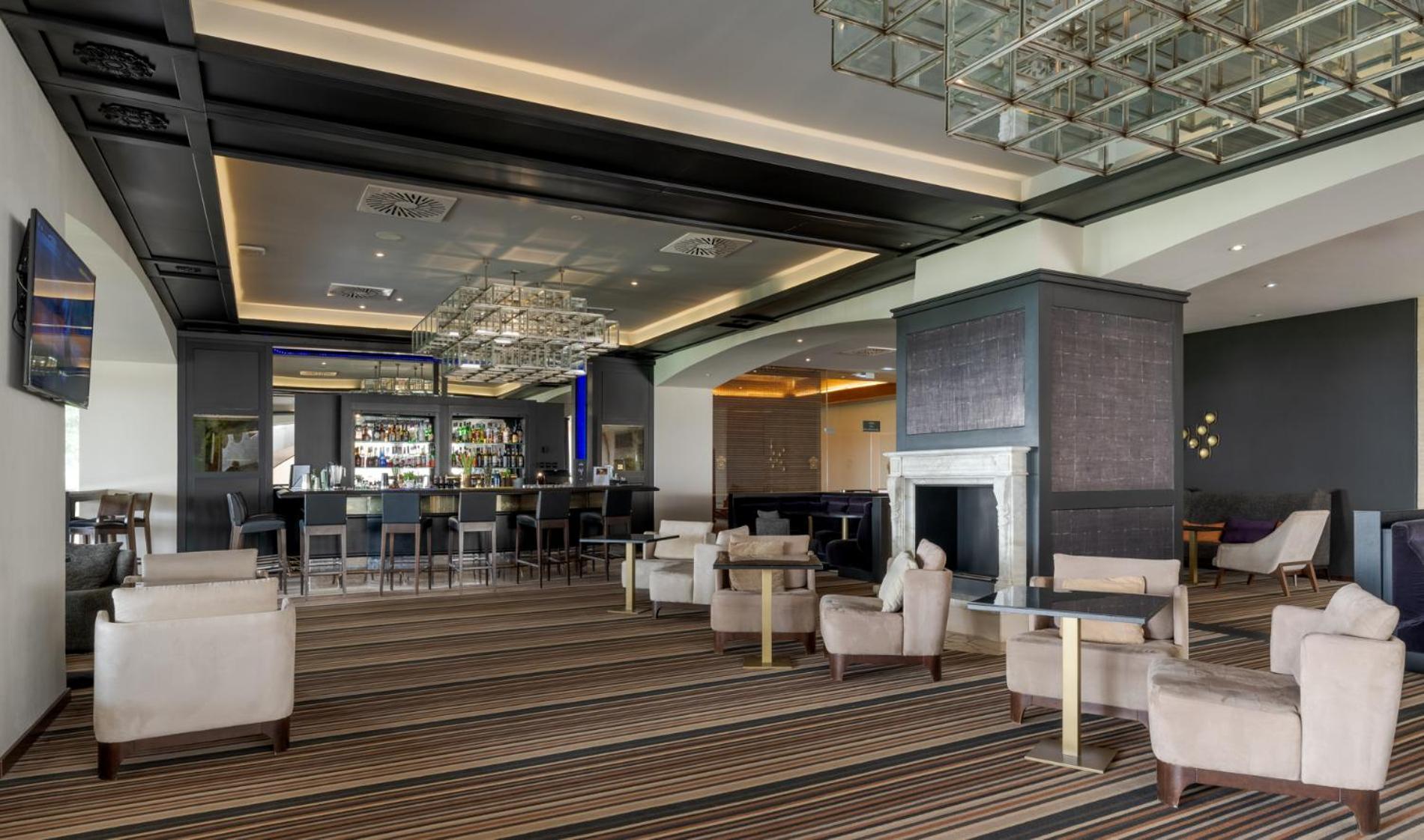 Pestana Alvor Praia Premium Beach & Golf Resort Екстериор снимка The lounge at the airport