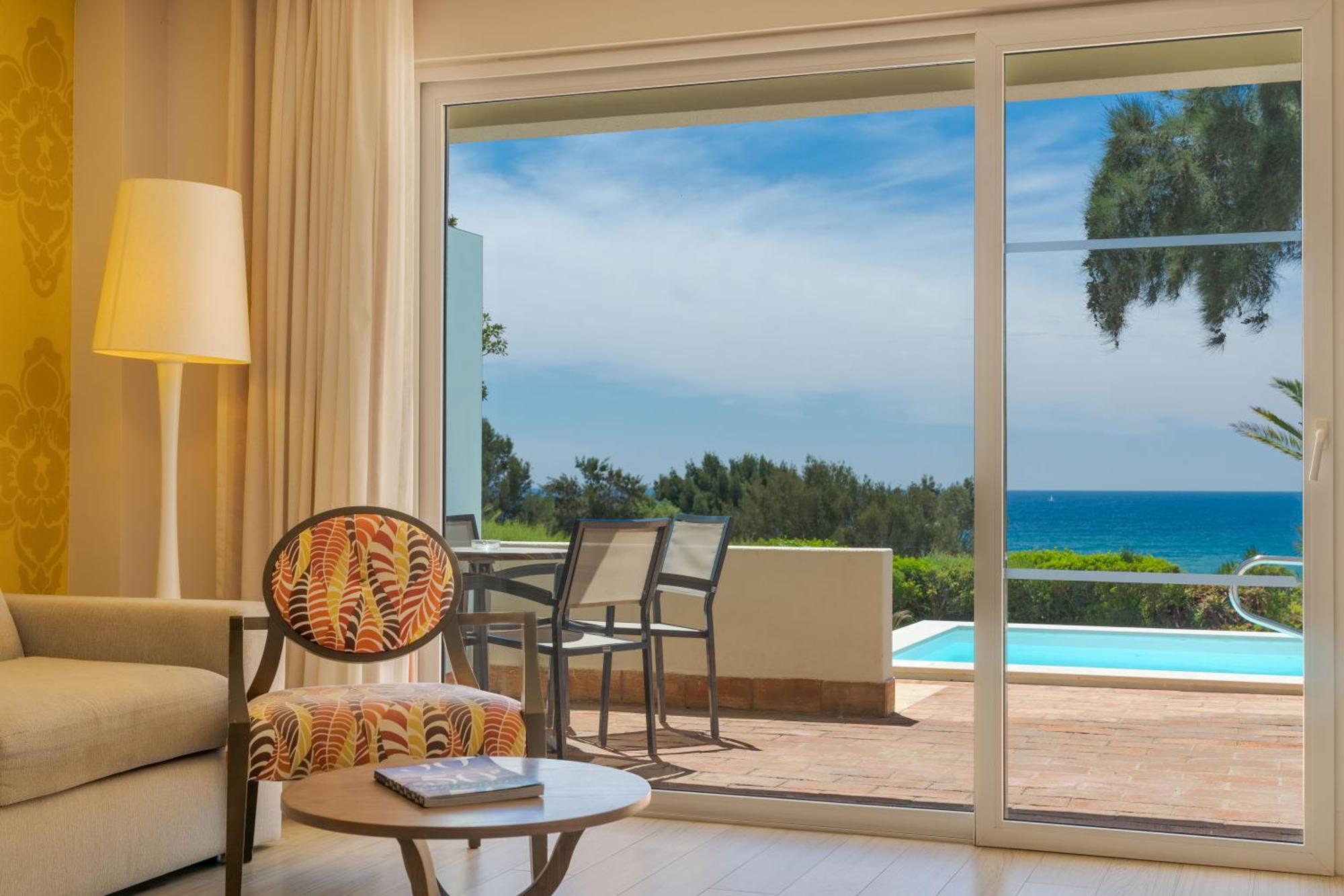 Pestana Alvor Praia Premium Beach & Golf Resort Екстериор снимка A room at the resort
